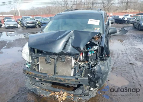 2008 Toyota Sienna Limited z USA, uszkodzony, nr VIN 5TDBK22C38S019639